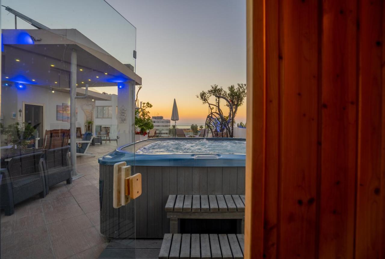 Mesogios House Suites Larnaca Ngoại thất bức ảnh